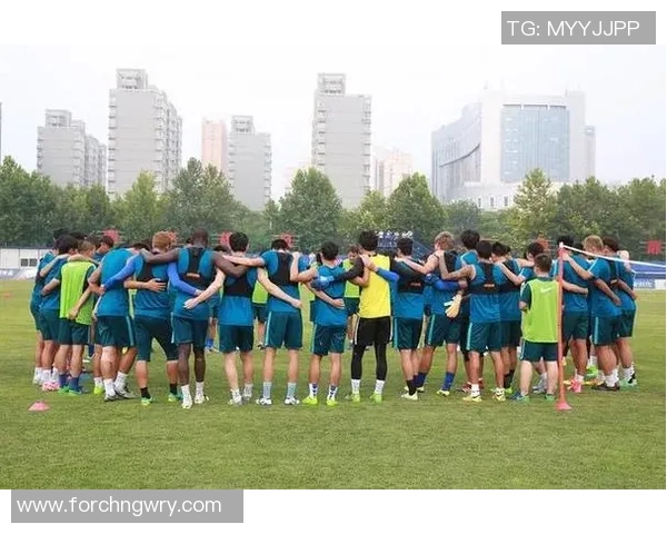 我们班级的足球明星展现青春风采与团队精神的精彩瞬间