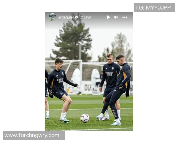 撒盐哥携手足球明星共创精彩瞬间引领潮流新风尚